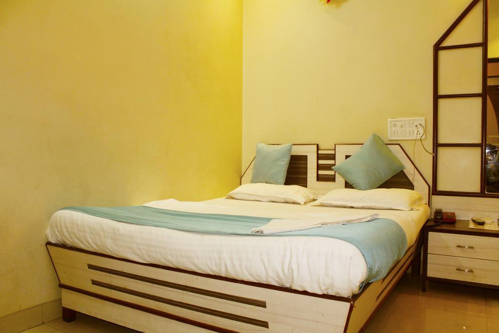 Hotel Broadway Colaba Bombay Exterior foto